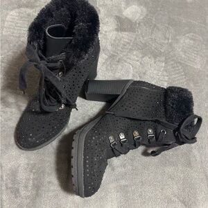 Elegant Black Heeled Boots with Fur Trim